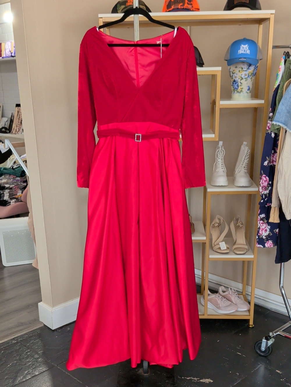 Elegant Red Velvet And Satin Long-Sleeve Belted Maxi Dress